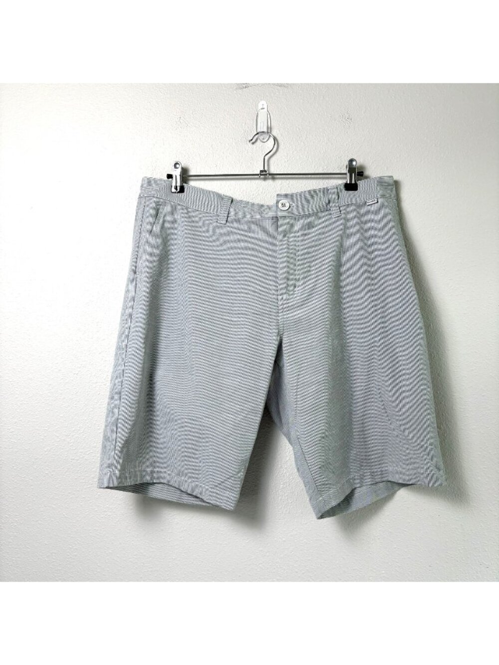 Travis Mathew Golf Shorts Size 38 Gray Pinstripes Casual Lightweight Summer‎